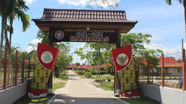 SMA MANIAMAS Ngabang