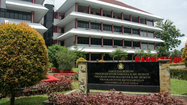 Gedung utama Universitas Pancasila di Jakarta Selatan